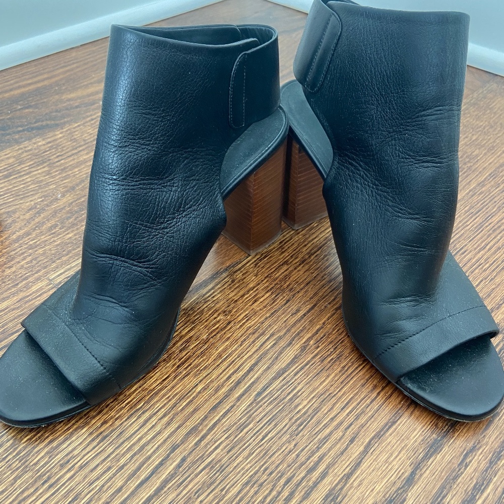 Vince Anetta Black Leather Open Toe Booties (W8)